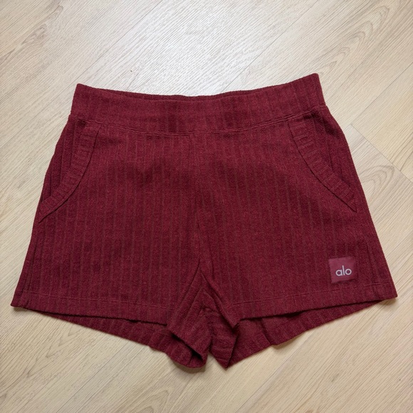 Alo lounge ribbed shorts - Picture 3 of 6